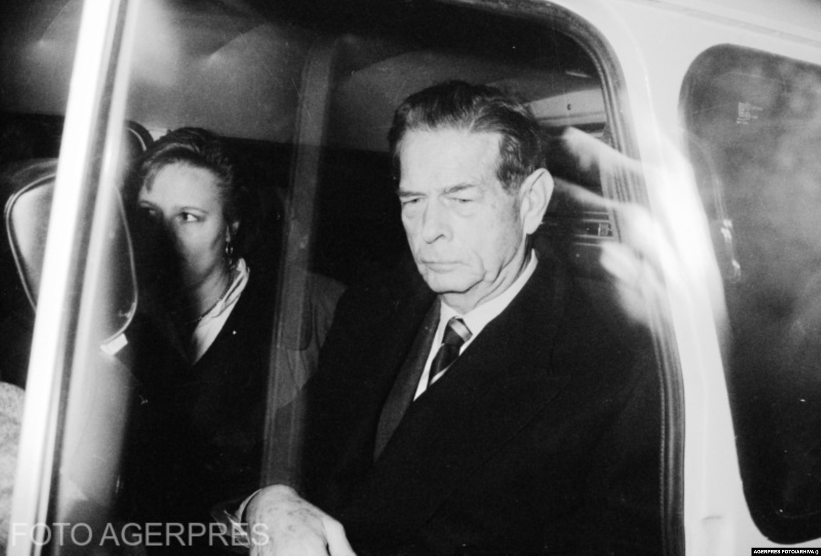 Despre momentul în care a fost întors din drum și alungat din țară în 1990, Regele Mihai spune în volumul „Conversații cu Regele Mihai” (2018) semnat de Stelian Tănase că a simțit „dezgust”.