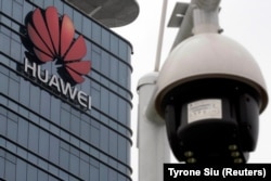 Huawei компаниясынын Кытайдын Гуандун провинциясындагы кеңсесинин алдындагы көзөмөл камерасы.