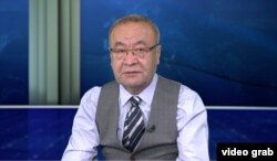 Журналист «Озодлика» Уктамбек Каримов (творческий псевдоним Сарвар Усмон) выступил в качестве ведущего репетиции прямого эфира, посвященного президентским выборам в Узбекистане.