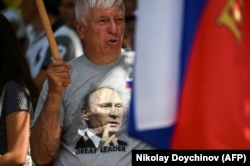 Многие болгары симпатизируют политике Кремля. На снимке – участник митинга движения "Русофилы" в городе Казанлык