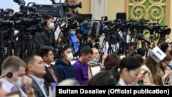Kyrgyzstan - annual press conferenceof president of Kyrgyzstan Sadyr Japarov, Zhaparov, jourmalist, cameramen, media October 23, 2021
