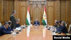 На рабочем совещании с руководителями силовых и правоохранительных ведомств. Душанбе, 1 декабря 2025. Фото с сайта президента РТ