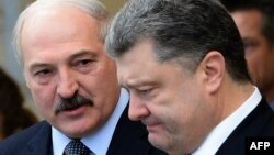 Александр Лукашенко жана Петро Порошенко