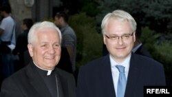 Ivo Josipović i Franjo Komarica u Banjaluci, 30. maj 2010. Foto: Boris Miljević