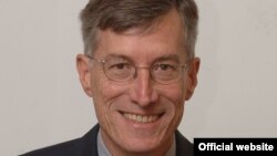 Стывэн Сэстанавіч, архіўнае фота