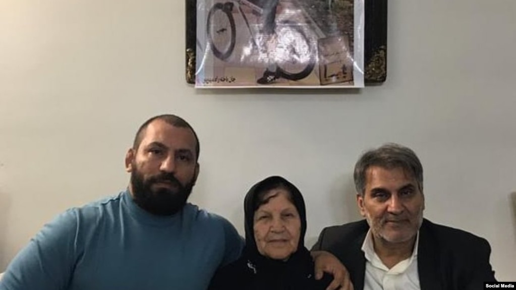 منوچهر بختیاری، پدر پویا بختیاری، مادربزرگ پویا و مهراد بختیاری، عموی پویا که درحال حاضر در بازداشت است
