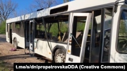 Russiýanyň drony Marhanets şäherinde işçileri alyp barýan bir awtobusa zarba urdy. 