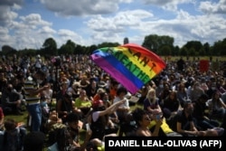 Демонстрация в поддержку движения Black Lives Matter в лондонском Гйад-парке в условиях коронасвируса. 20 июня