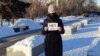 Ольга Белова на антивоенном пикете 27 февраля