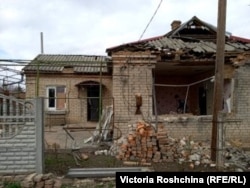 Зруйнований обстрілами російської армії будинок в Оріхові. Запорізька область. Квітень 2022 року