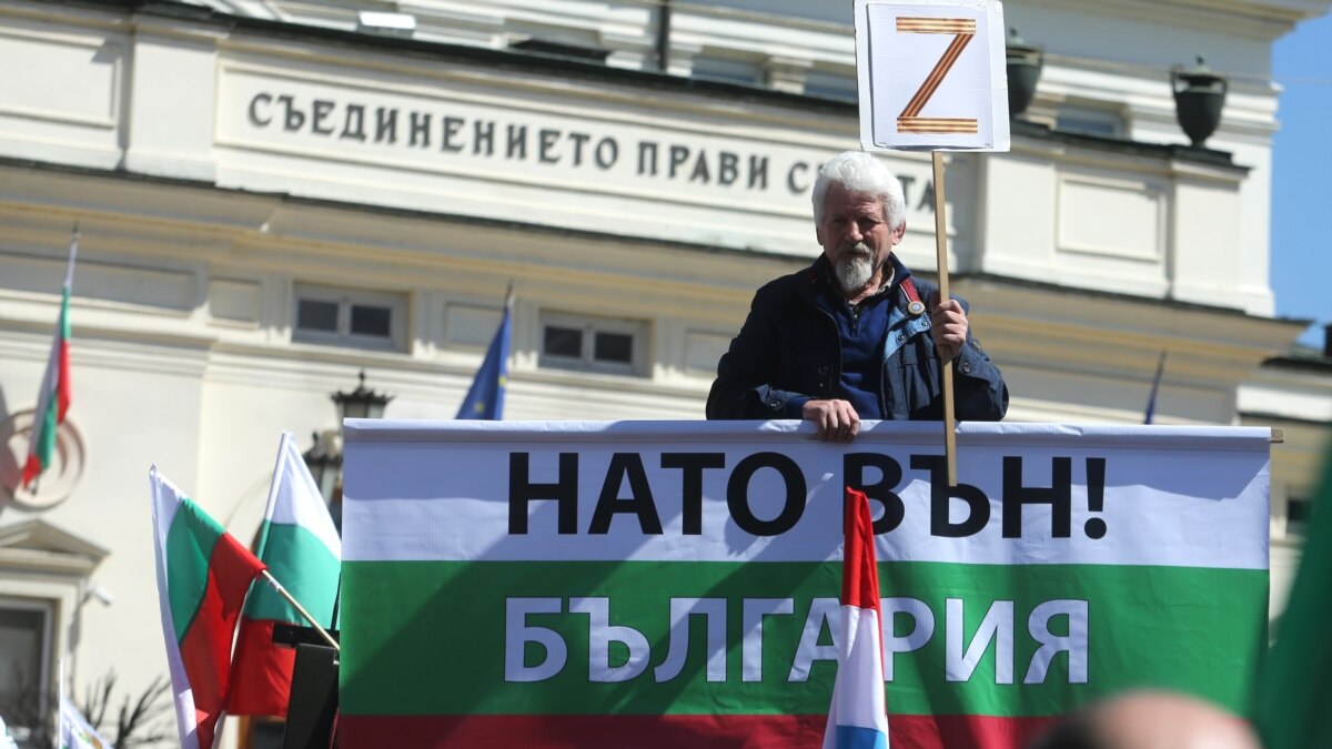 Под руското знаме. "Възраждане" свика протест за "неутралитет" спрямо  войната в Украйна