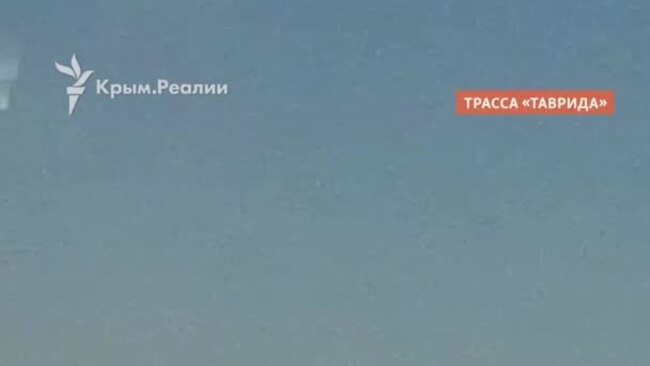 Трасса «Таврида»: Россия выводит через Крым разбитую в Украине военную технику (видео)