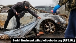 Изгорени тела и уништени руски оклопни возила во ослободено украинско село 