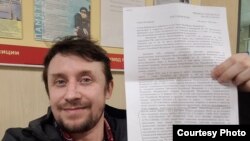 Петербуржец Артур Дмитриев, оштрафованный за выход с цитатой Путина