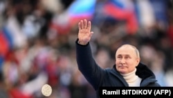 Президент России Владимир Путин на концерте, посвященном годовщине «присоединения» Крыма. Стадион Лужники в Москве, 18 марта 2022 года