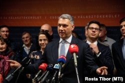 Lázár János sajtótájékoztatót tart Hódmezővásárhelyen az országgyűlési választás napján, 2022. április 3-án