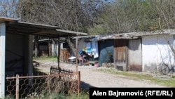U kolektivnom centru Tasovčići kod Čapljine, na jugu BiH izbjegla i raseljena lica žive u neuslovnim barakama (6. april 2022.)