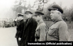 Отряд им. Щорса соединения Александра Сабурова, справа на переднем плане –командир отряда Николай Таратута