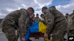 Украин жоокерин жерге берүү. 4-апрель 2022-жыл