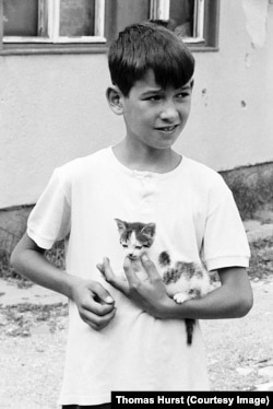 Dzemil Hodzic holding his cat in Sarajevo in 1993.