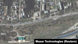 Супутниковий знімок російської військової техніки, яка прямує на Донбас, 8 квітень 2022 року