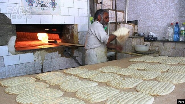 یک نانوایی در ایران (عکس از آرشیو.)