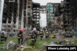 Lebombázott épület Borogyanka városában, Kijev közelében 2022. április 9-én