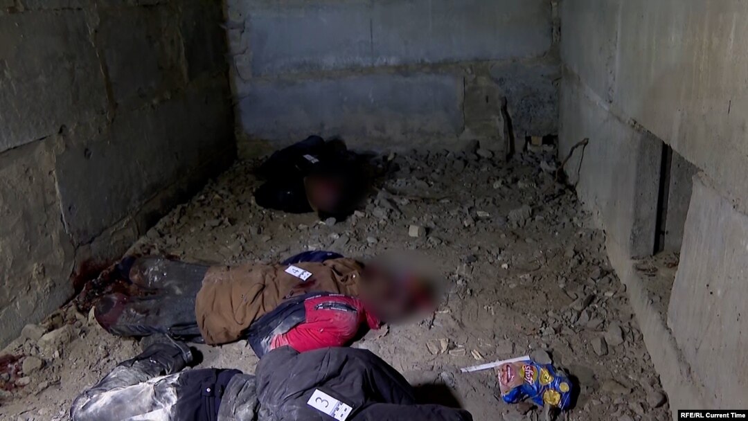 O tabără de vară pentru copii din Ucraina este locul unor atrocități înfiorătoare făcute de armata rusă. Într-un subsol au fost găsite cadavre cu mâinile legate la spate și găuri de gloanțe în cap. 