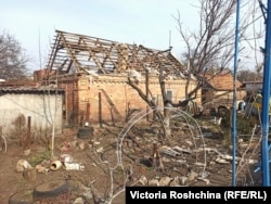 Пошкоджений внаслідок обстрілів будинок в Оріхові Запорізької області, березень 2022 року