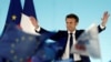 Президент Франции Эммануэль Макрон после объявления промежуточных результатов первого тура голосования