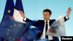 Emmanuel Macron az előzetes eredmények közzététele után, 2022. április 10-én Párizsban