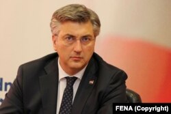 Premijer i predsjednik HDZ-a Andrej Plenković kazao je kako je zastupnica Burić pogriješila, i zamolio je da se ispriča.