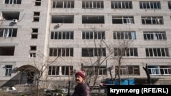 Здание пятой городской больницы, подвергшееся обстрелу российских войск. Николаев, 4 апреля 2022 года