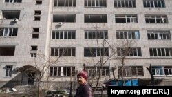 Здание пятой городской больницы, подвергшееся обстрелу российских войск. Николаев, 5 апреля 2022 года