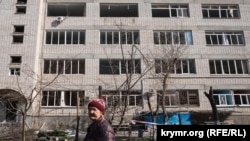 Здание пятой городской больницы, подвергшееся обстрелу российских войск. Николаев, 5 апреля 2022 года