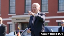 Predsjednik SAD-a Joe Biden stiže u Fort Lesley J. McNair u ponedjeljak, 4. aprila 2022.