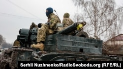Members of the Ukrainian military advance near Nova Basan in the Chernihiv region earlier this month.