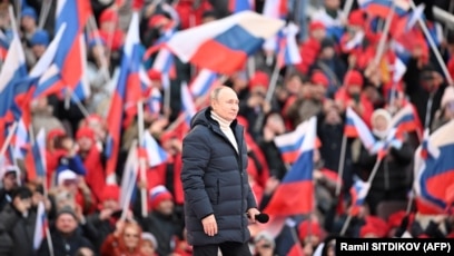 we love Russia, A group of people pose next to the Russian flag ilustração  do Stock