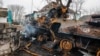 Пошкоджений російський БТР-82 у селещі Нова Басань Чернігівської області, 1 квітня 2022 року