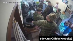 Российские военные на почте в Беларуси