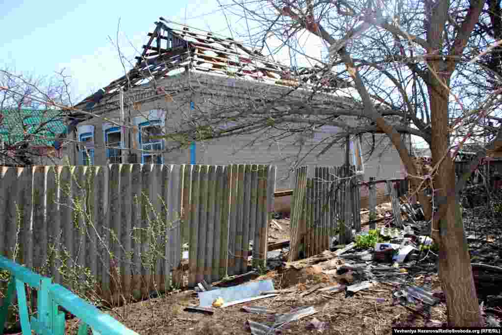 Зруйновані будинки у місті Гуляйполе Пологівського району Запорізької області, 6 квітня 2022 року