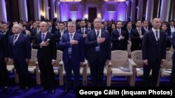 Liderii PNL, cu ministrul Lucian Bode și premierul Nicolae Ciucă în centru. Un personaj care nu apare în această poză este fostul secretar general adjunct Silviu Mănăstire, care ar fi amenințat mai mulți liberali cu „dosare” la un eveniment privat. 