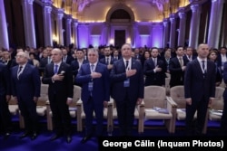 Actualii lideri ai PNL. În imagine, președintele Nicolae Ciucă și câțiva dintre greii partidului: Lucian Bode, Rareș Bogdan, Emil Boc și Iulian Dumitrescu.