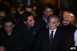 Shahbaz Sharif (second right) and Bilawal Bhutto Zardari (second left) smile during a press conference with other party leaders in Islamabad on April 7 after the Supreme Court verdict.