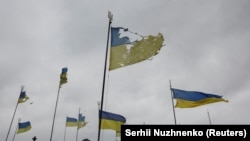 National flags wave over the graves of Ukrainian soldiers at a cemetery in Chernihiv on April 6.
