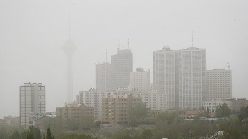 تشدید بحران آلودگی هوا در ایران؛ «مردم در حال خفه شدن هستند»