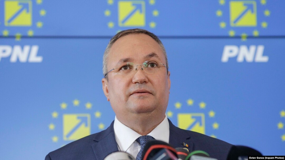 Premierul Ciucă se află în mijlocul unui scandal de plagiat, fiind acuzat de jurnalista Emilia Șercan că a copiat mai multe pagini în lucrarea sa de doctorat. În acest context, posibila desființare a CNATDCU a fost interpretată ca o lege cu dedicație pentru premier. 