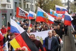 Manifestație pro-rusă la Frankfurt, în vestul Germaniei, 10 aprilie 2022.