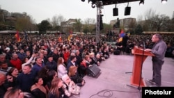 Armenia - The opposition Hayastan and Pativ Unem alliances hold a rally in Liberty Square, Yerevan, April 5, 2022.