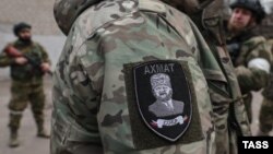 Військові чеченського підрозділу СОБР «Ахмат», що підпорядковане Рамзану Кадирову та входить до складу російських збройних сил. Маріуполь, Україна, 4 квітня 2022 року